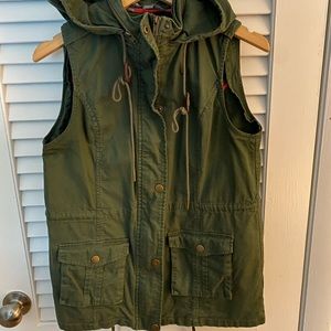 Market & Spruce Vest - Olive Green - size M